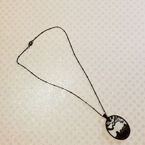 Tina Tarnoff GONE WITH THE WIND Necklace. Silhouette Jewelry. - Picture 8 of 8